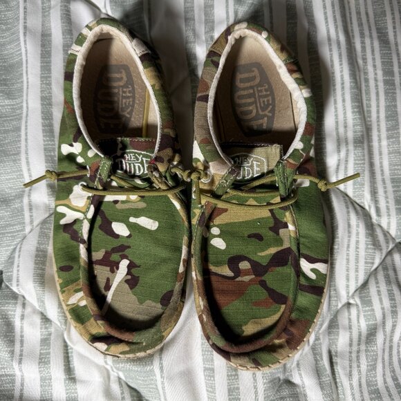Hey Dude Other - Hey Dude Wally Linen‎ Youth Camo loafers Y6/L7